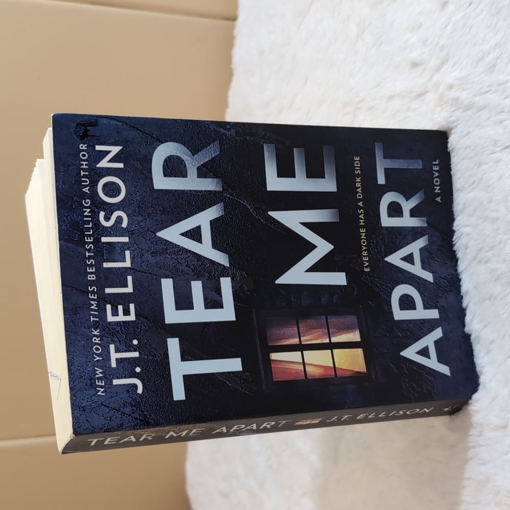 Harper Collins| Tear me Apart by J.T. Ellison